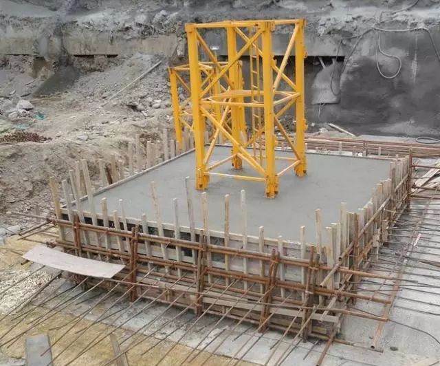 塔吊搭建基础